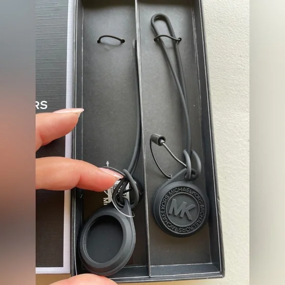 Michael Kors Black air Tag holders (2) - Picture 3 of 5